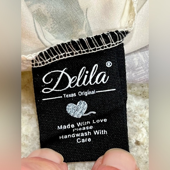 Delila Texas Western Tan & White Button Down Shirt w/ Cactus, Horses & Cowboys - Picture 8 of 9